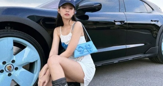 Jennie - Black Pink quyến rũ bên siêu xe Porsche Taycan tự thiết kế